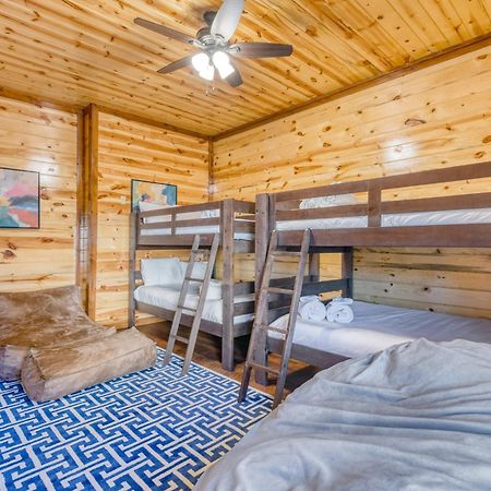 Smokey'S Paradise By Avantstay Sleeps 22 Pool Sevierville Exterior photo