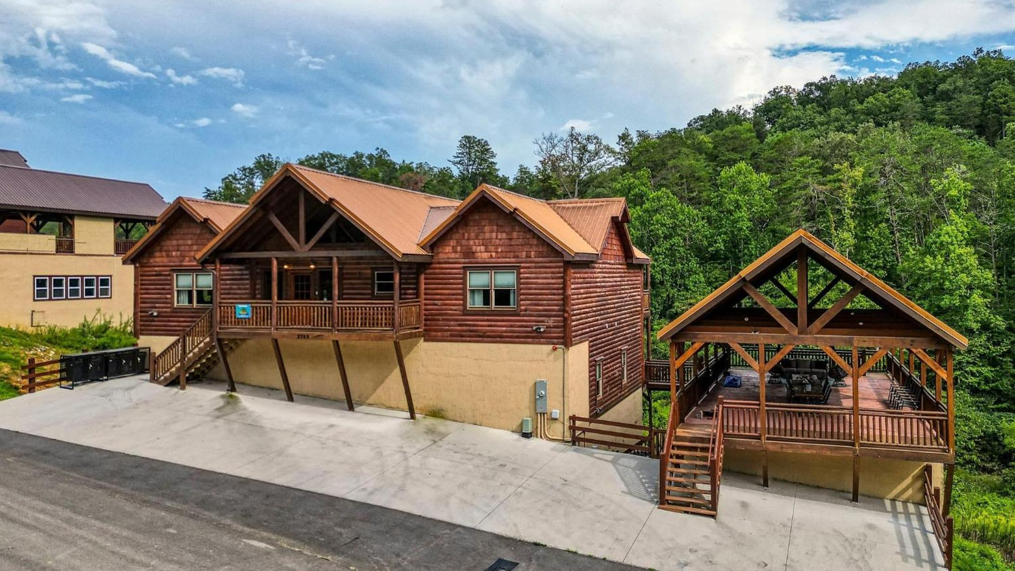 Smokey'S Paradise By Avantstay Sleeps 22 Pool Sevierville Exterior photo