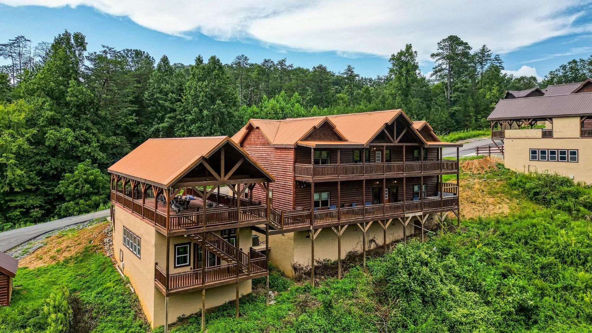 Smokey'S Paradise By Avantstay Sleeps 22 Pool Sevierville Exterior photo
