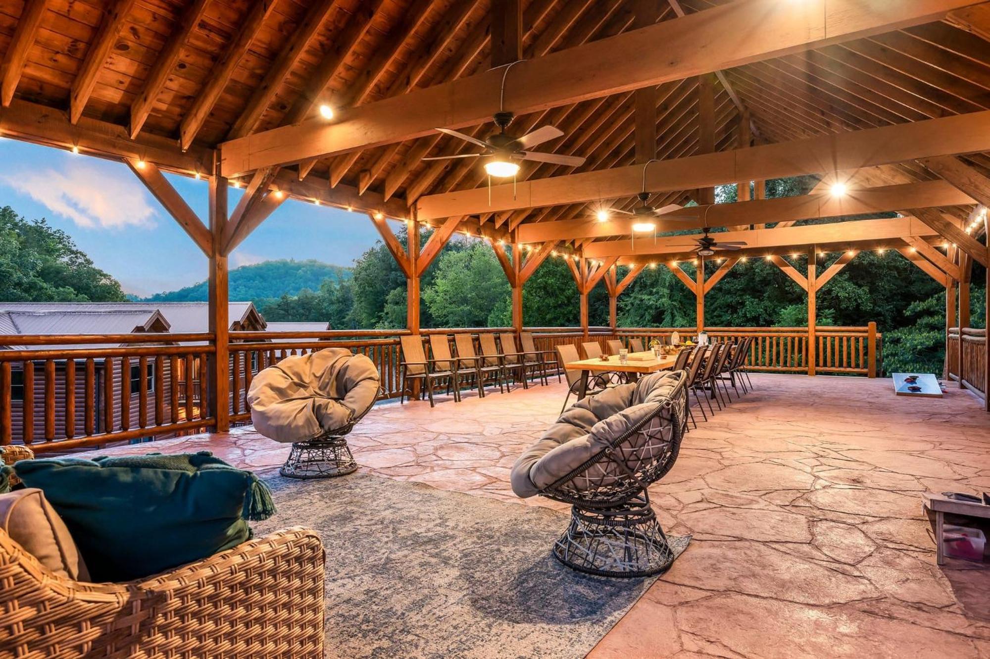 Smokey'S Paradise By Avantstay Sleeps 22 Pool Sevierville Exterior photo